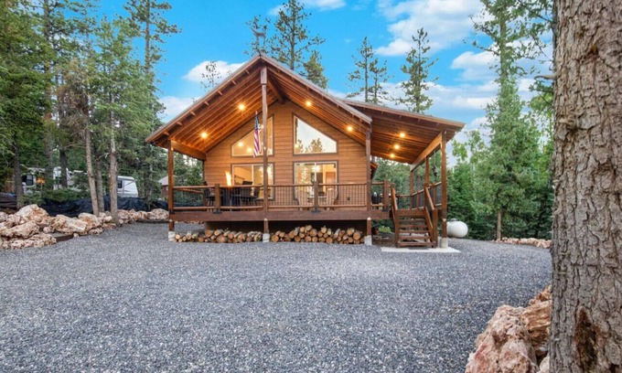 Meadow View Heights Cabin | NEW Cabin Near Southern Utah's Best National Parks