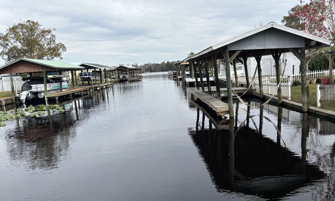 Welaka House | New canal home only 5 lots from the St Johns River