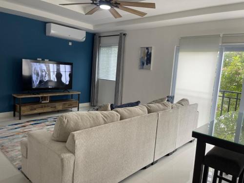 Barbican Apartment | New Central 2 bed 2 bath Apartment with pool