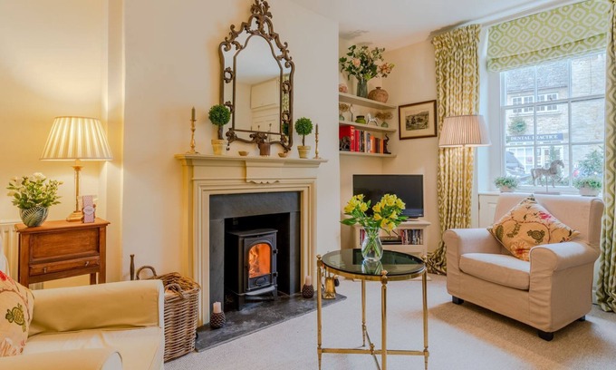 Tetbury House | New Church Cottage - sleeps 4 guests in 2 bedrooms