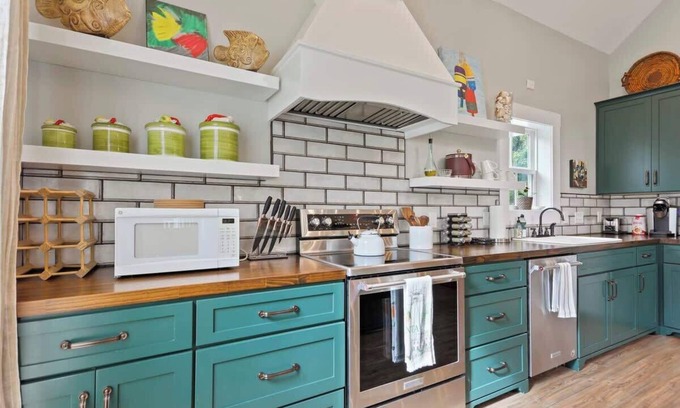 Isle of Hope Historic District House | New! Coastal Cottage Collection 10 min to City