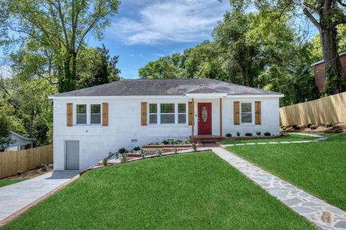 Columbus House | New! Comfy Home with Playground Near Ft Moore!