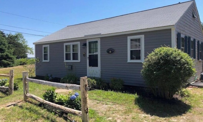 West Yarmouth Cottage | NEW ! Cozy Cottage with Water View