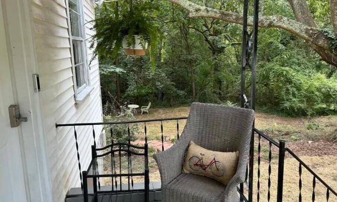 Stone Mountain Apartment | New Cozy Stone Mountain Village HideAway - Studio Apartment Special Pricingnn