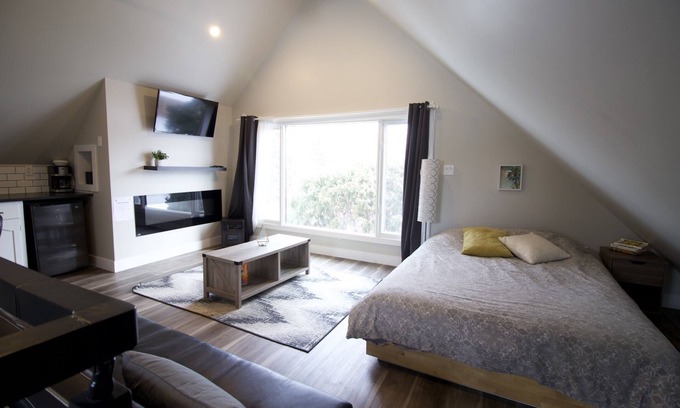 Saskatoon Apartment | NEW Cozy Studio Loft w/Private Rooftop Patio