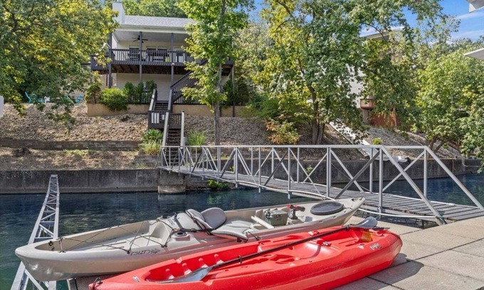Rocky Mount House | New! Deep Cove with Kayaks-Paddle Board-Fire Pit