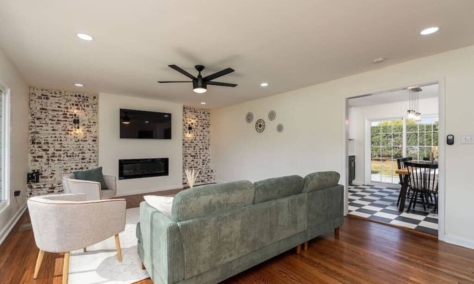 Bluff City House | *NEW* Dragster Dream House: 3BD/2BA + Game Room