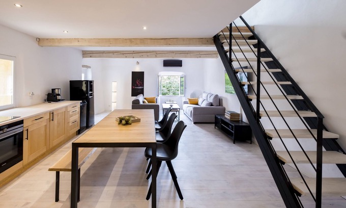 Ceret Condo | New duplex apartment center Céret, covered terrace located on Canigou
