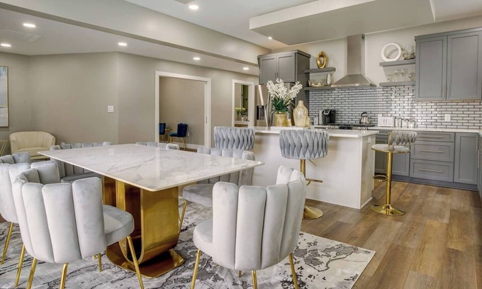 West Central Condo | NEW! Elegant 3BR Downtown Condo w/Free Parking