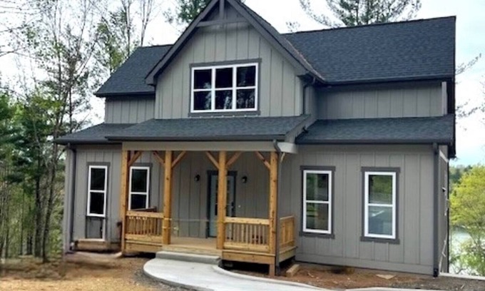 Nebo House | New four bedroom house with private dock on Lake James.