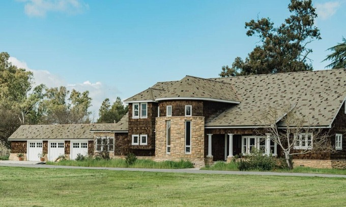Gilroy House | NEW! Gilroy Farmhouse for Large Groups