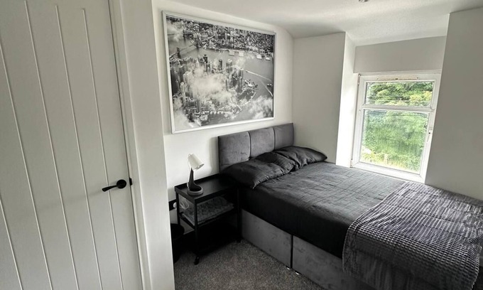 Dowlais House | New High Spec 3 Bedroom Holiday Home