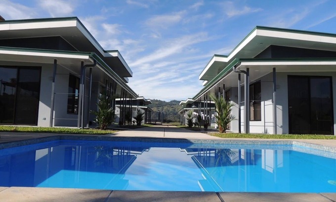 San Isidro de El General House | New Home with A/C | Wi-Fi | W&D | Smart TV | Full Kitchen | Pool | Free Parking