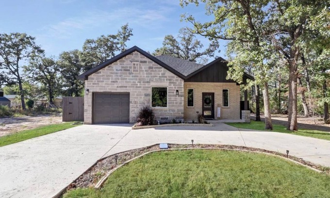 Enchanted Oaks House | New home in Cedar Creek Cove
