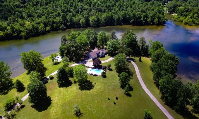 Ozone House | New Hot Tub! Relaxing Lakefront retreat with pool!