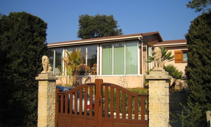 La Rouviere House | NEW -House in quiet location 7 km from beaches