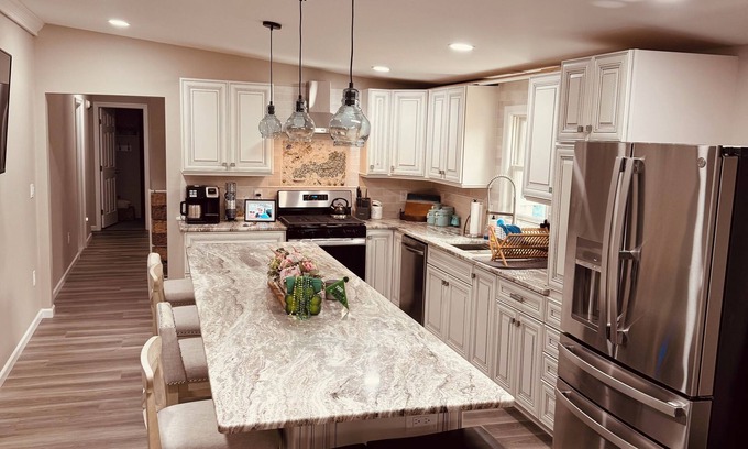 West Cape May House | New Kitchen Summer 2025! Includes Beach Box & 8 Beach Tags! Sat to Sat rental.