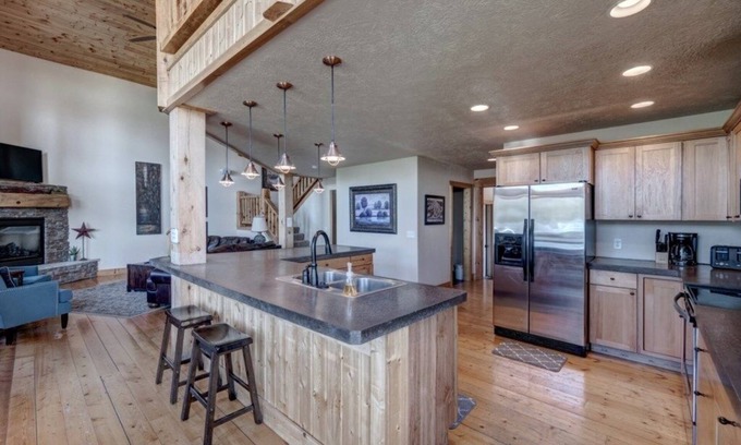 Lead Ski Chalet | NEW LISTING! Blackmoon 3 BR Chalet at Terry Peak with Outdoor Hot Tub - Sleeps 16 by RedAwning