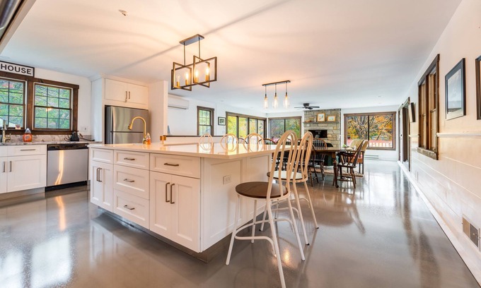Woodbury House | NEW LISTING! BlackWoods Old Country Home by RedAwning