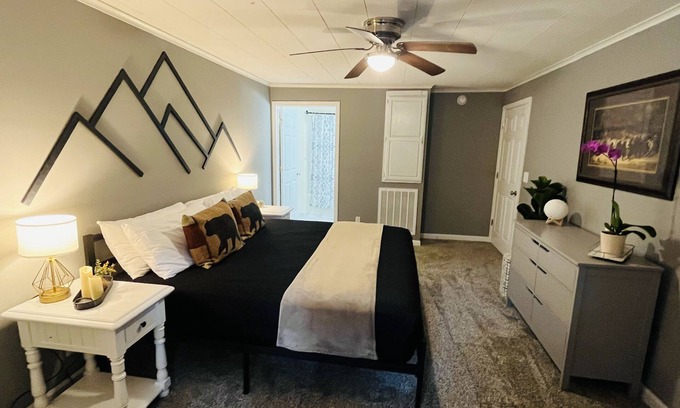 Maryville House | NEW LISTING. Close to hospital. downtown & parks.