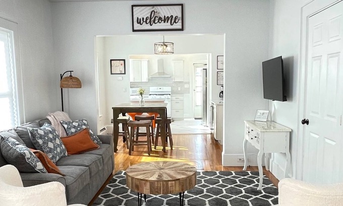 Hudson House | New listing! Cozy and Chic Hudson Getaway