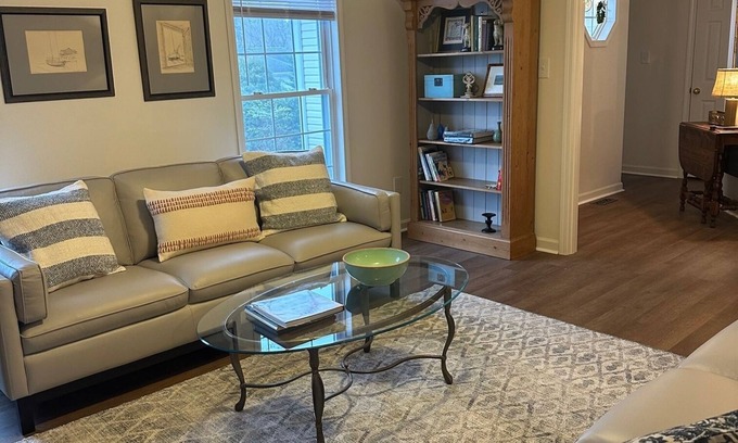 Lexington House | New listing for newly renovated 3 BR Home 1 mile from Historic Lexington