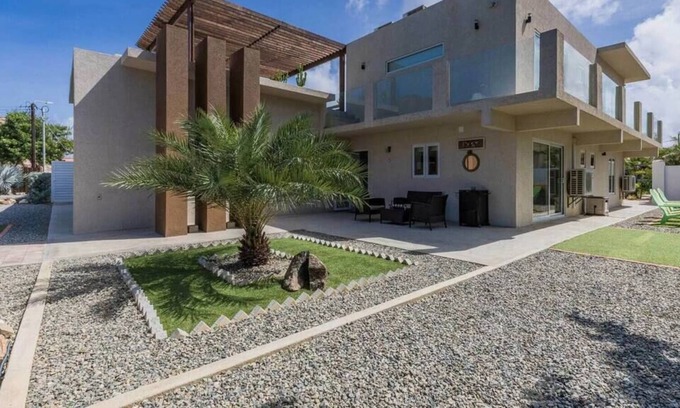 Koyari Villa | New listing! Luxury 9 Bed Villa: 6 King & 7 Queen