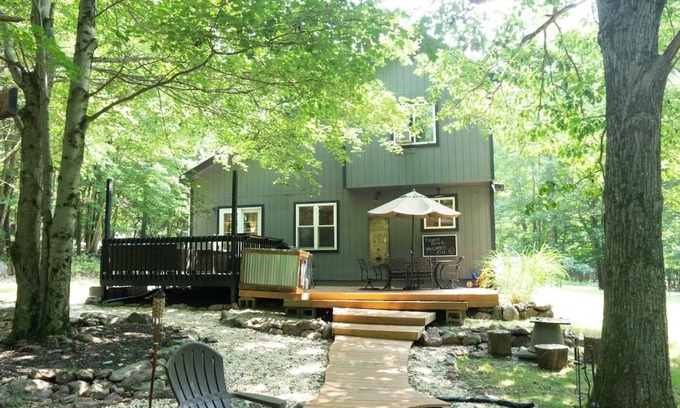 Briar Crest Woods House | *NEW LISTING* Sleeps 10 Amenity filled location