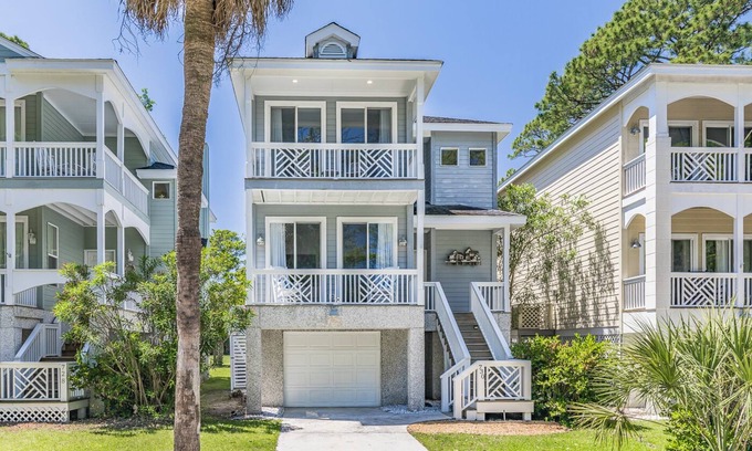 Bonito Boathouses House | New Listing! Walking distance to Marina.