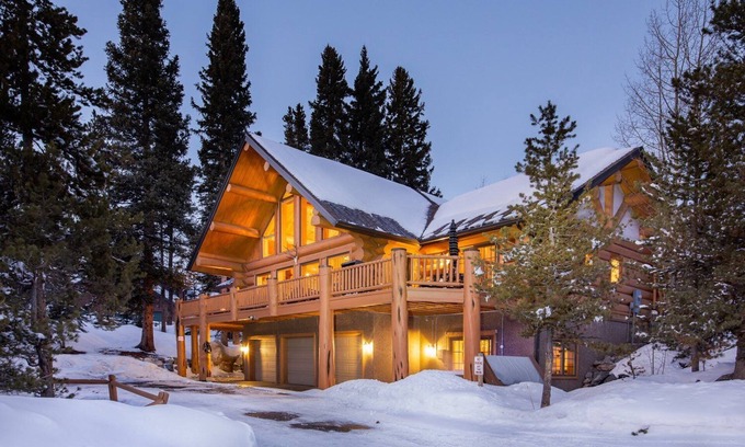 Blue River Ski Chalet | NEW Luminary Log Chalet - Seclusion & Skiing Nearby, Private Hot Tub