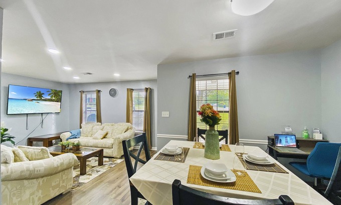 Evans House | NEW! Luxe Cottage w/Fireplace < 10 Mi to Augusta