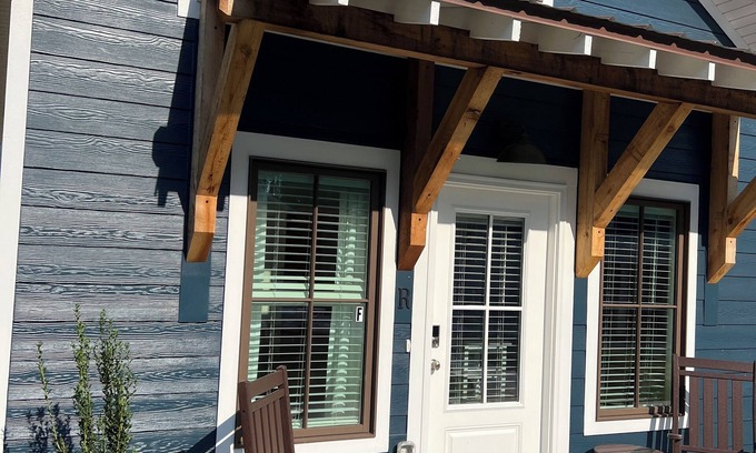Auburn Cottage | New Luxury 1BR Cottage in Downtown Auburn!