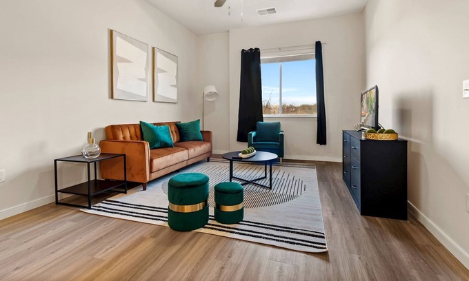 Downtown Baltimore Apartment | New Luxury 1br|Queenbed|Near Harbor|Aquarium|Stadium