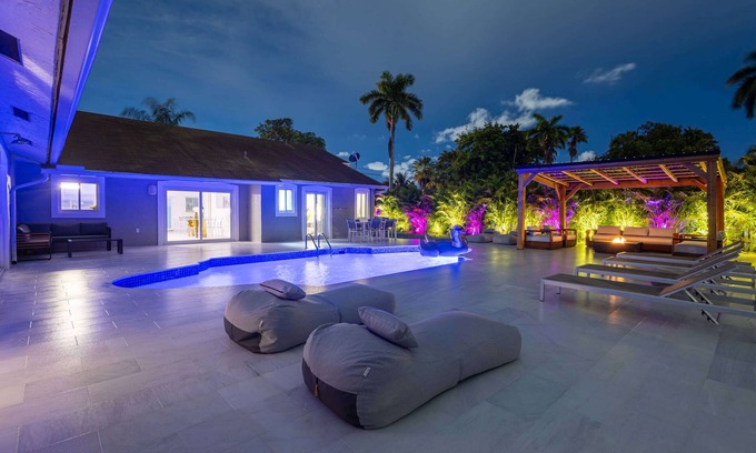 Golden Glades House | New Luxury Villa Serena Heated Pool 15 min to Beach