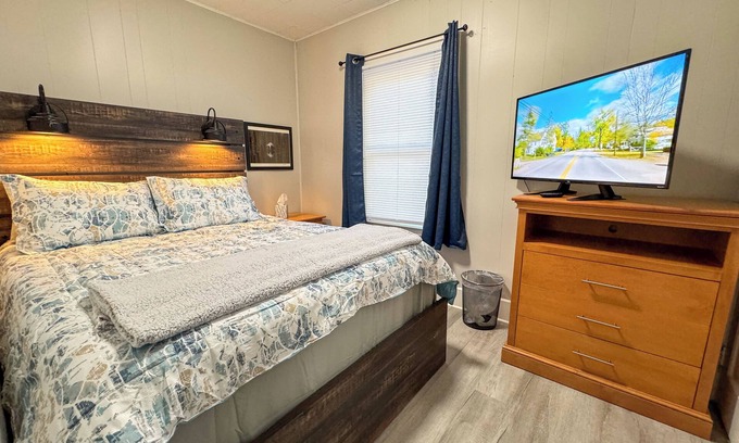 Hudson Apartment | NEW - Mins to Nashua NH and Lowell MA - Queen Size Beds - W/D - Pet Friendly