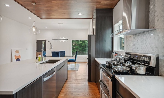 Summerhill House | New Modern 4BR Smart Home Downtown Atlanta GWCC