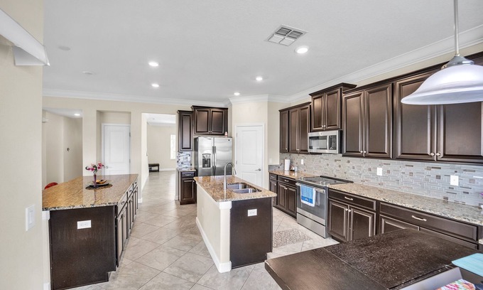 Riverview House | NEW! Modern Riverview Oasis Near Tampa Bay