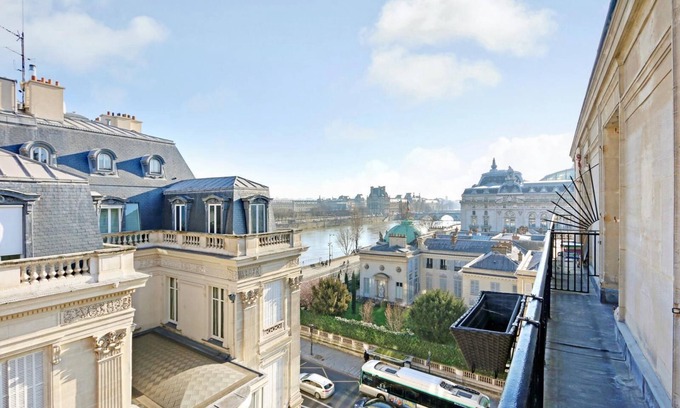 Saint-Germain-l'Auxerrois Apartment | NEW Modern & stylish apt w/stunning Seine views!