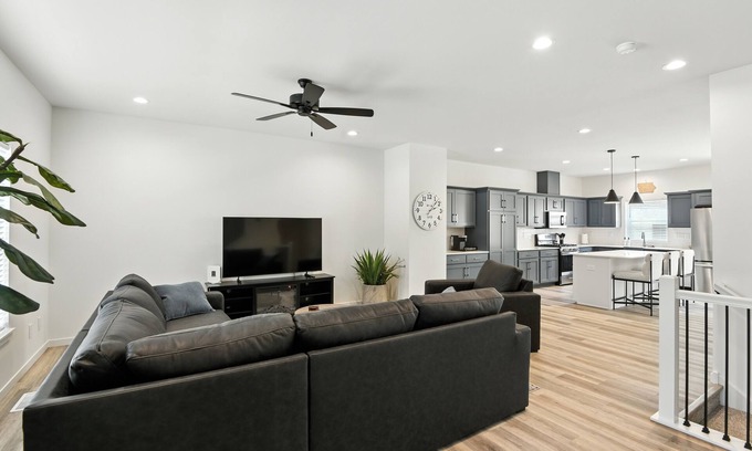 Weber House | NEW! Modern Townhome Retreat in Prime Location