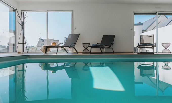 Ploudalmezeau Villa | New, modern villa Heated indoor pool 4 bedrooms 4 bathrooms - 8pers and 2children