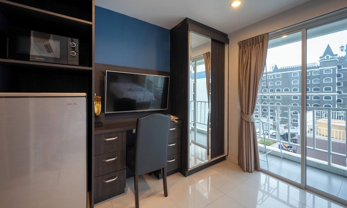 Pratumnak Hill Apartment | New Nordic Club 1 by Apartwell