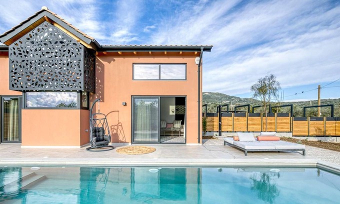 Lygia Villa | New photos - close to shops, tavernas, beach