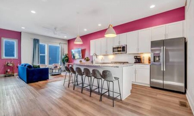 Talbot's Corner House | NEW Pink Howdy Oasis 13 Beds Rooftop View Parking