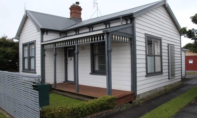 New Plymouth Cottage | New Plymouth Central and Charming