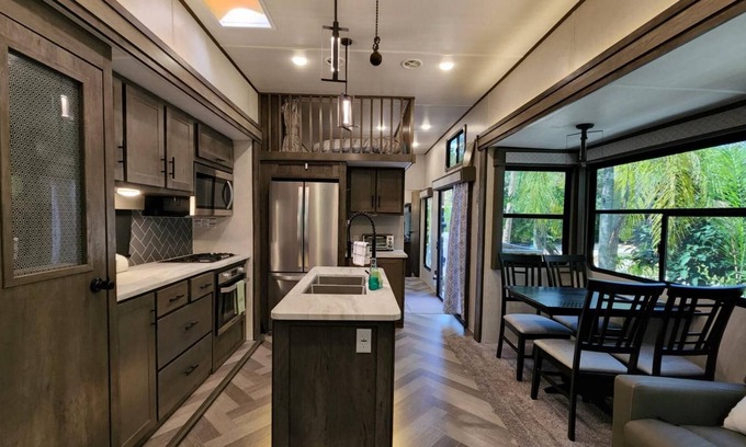 River Ranch Cottage | NEW Private RV Rental for Large Groups w/Golf Cart! 271
