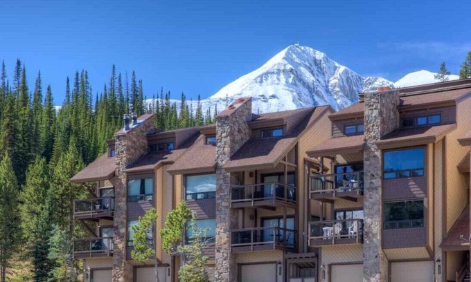 Big Sky Condo | New Reno Ski In/Out Lux Modern Duplex w/Private Hot Tub, Heated Garage, Views