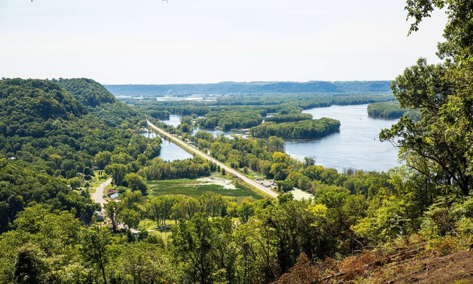 De Soto Cabin | New Rental! Kid Friendly Bluff House with incredible Mississippi River Views!