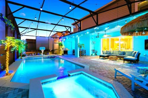 Four Corners House | New Resort Private Pool & Spa Outdoor Theater Game Room Minutes to Disney World