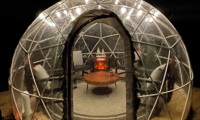 Oak Harbor Cottage | New: Romantic Winter Getaway w/Igloo