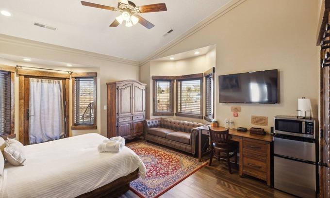 Colorado City Apartment | NEW! Room 21- Grand Canyon by Zion Cliff Lodge
